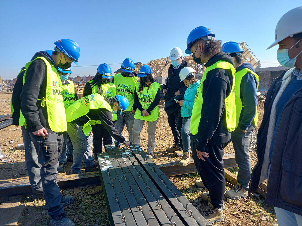 Constructora Independencia recibió visita de estudiantes