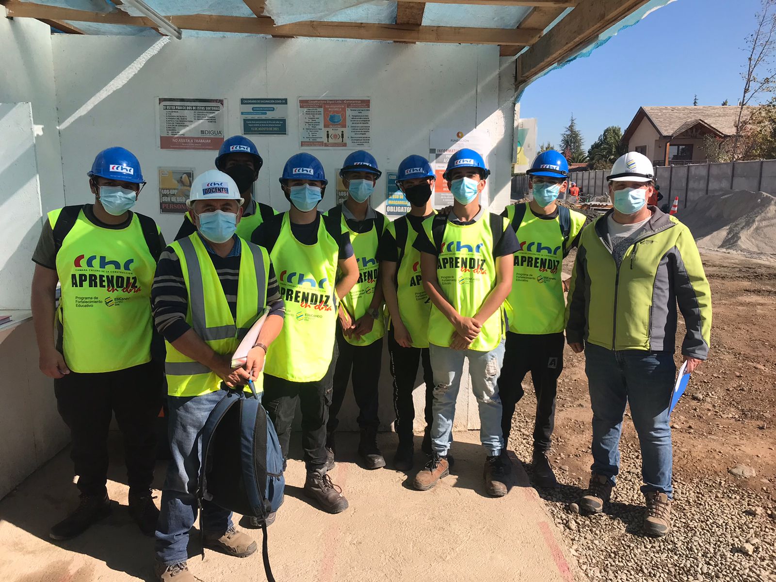 Estudiantes del Liceo Carlos Condell visitaron construcción de Edificio en Talca