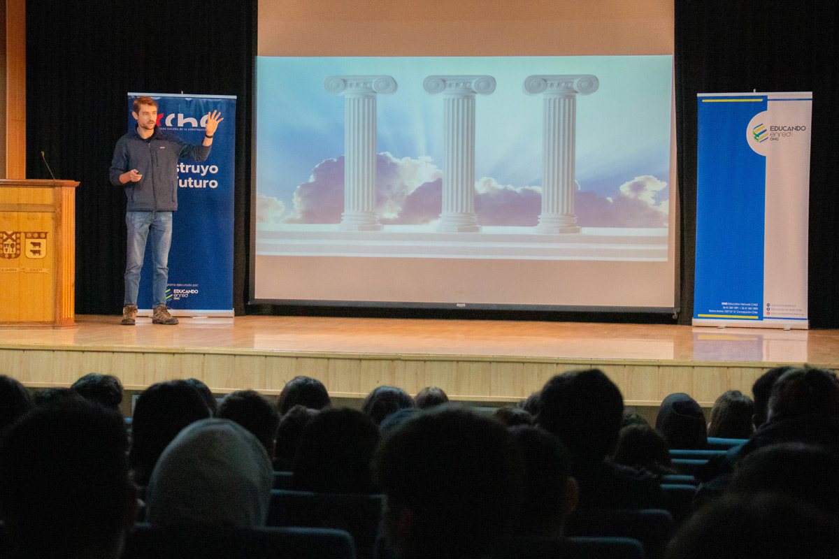 En jornada vocacional se presentaron ventajas de elegir  área de la construcción destacando aspectos de tecnología