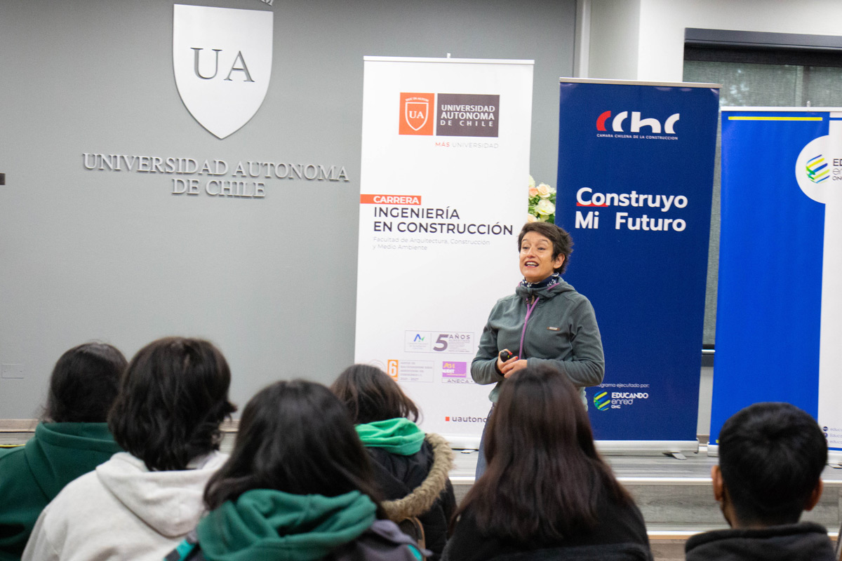 Con charlas testimoniales motivan inclusión de las mujeres a la industria de la construcción