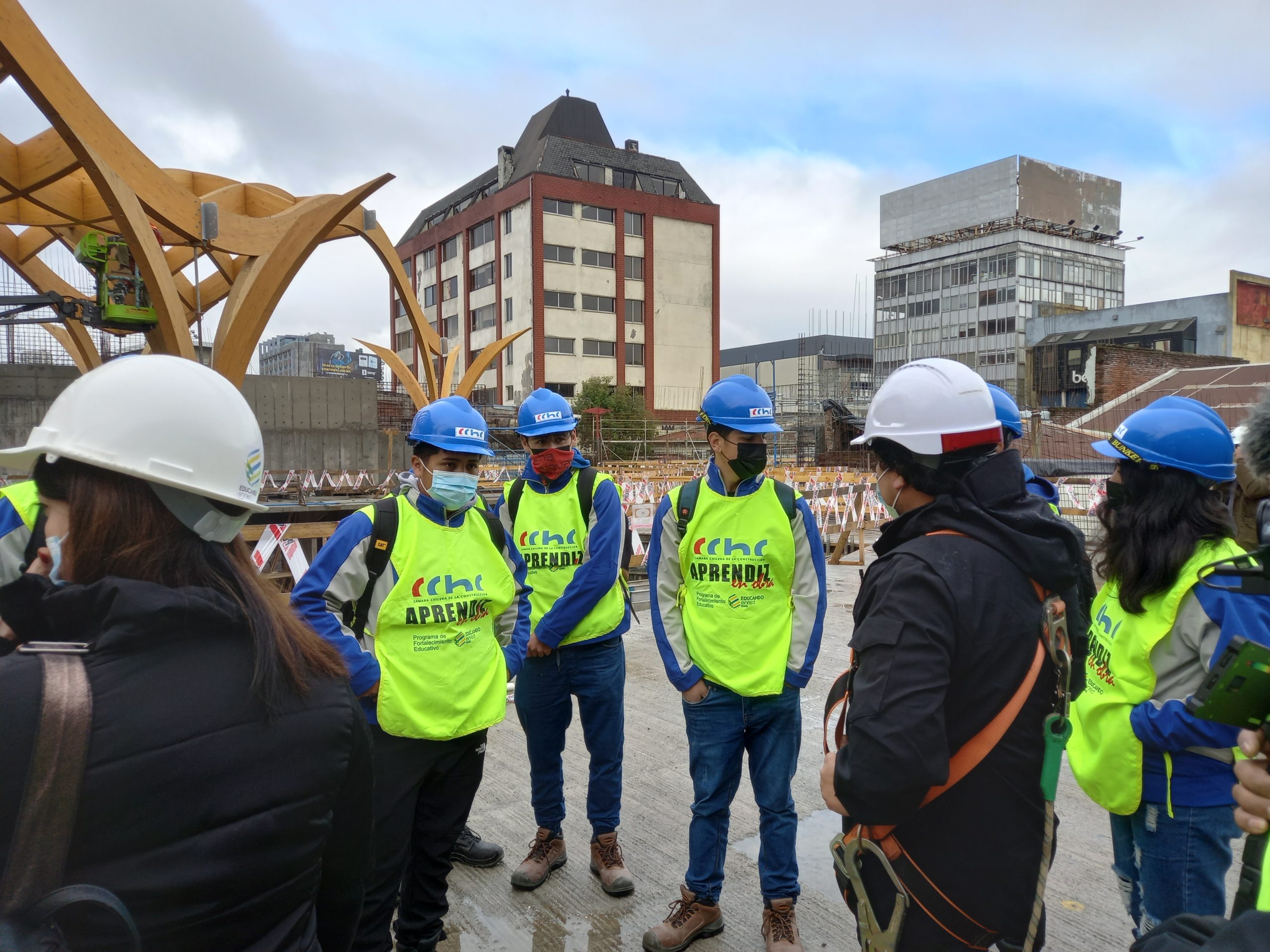 Escuela Industrial San José de Villarrica visitó reconstrucción del Mercado Municipal de Temuco