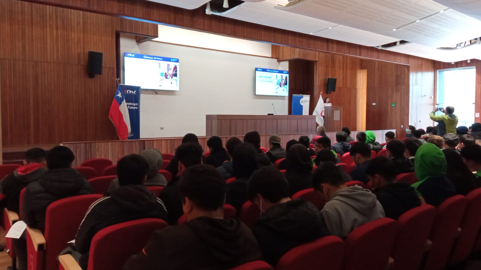 Más de un centenar de estudiantes técnicos profesionales participaron de la “Charla de Prevención, Seguridad y Autocuidado en la Obra”